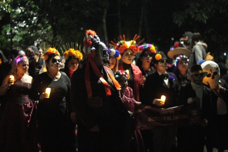 En el Paseo de los Lagos se llevó a cabo la Procesión de Catrinas 2023, en la que participaron integrantes de los talleres del Ayuntamiento, Vecinos del barrio de El Dique, variados grupos musicales, de danza y xalapeños  y xalapeñas chidos y culturales. 