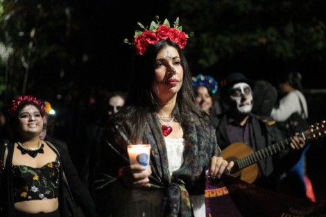 En el Paseo de los Lagos se llevó a cabo la Procesión de Catrinas 2023, en la que participaron integrantes de los talleres del Ayuntamiento, Vecinos del barrio de El Dique, variados grupos musicales, de danza y xalapeños  y xalapeñas chidos y culturales. 