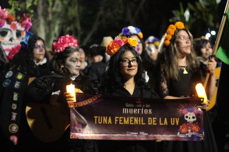 En el Paseo de los Lagos se llevó a cabo la Procesión de Catrinas 2023, en la que participaron integrantes de los talleres del Ayuntamiento, Vecinos del barrio de El Dique, variados grupos musicales, de danza y xalapeños  y xalapeñas chidos y culturales. 