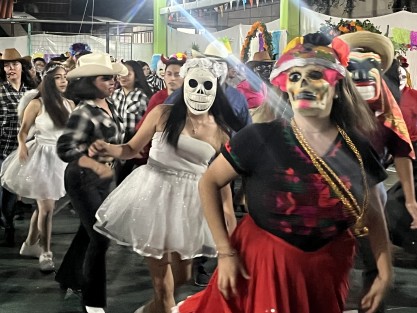  Como todos los años, alumnos, catedráticos y directivos de la Escuela Normal Carlos A. Carrillo, y Bachillerato Albert Einstein, Modalidad Mixta Veracruz, celebraron el Xantolo 2023,con altares, catrinas y huapangos, rescatando así nuestras tradiciones del Dia de Muertos.  