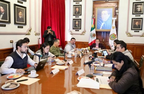 Este viernes Protección Civil informó sobre las atenciones a la afectaciones por lluvias en el municipio de Agua Dulce; bajó el nivel del agua, se instrumentó una cocina ambulante y apoyos con alimentos. El DIF está enviando otros 3 camiones adicionales con apoyos hoy mismo. Así mismo se reportó saldo blanco en los eventos masivos de celebración por el Día de Muertos, con solo 3 atenciones médicas en todo el estado, sin gravedad.