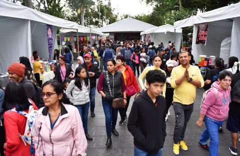 Además de disfrutar de estos alimentos, las y los asistentes acompañarán su experiencia gastronómica con un amplio cartel artístico preparado especialmente para amenizar el desarrollo de esta feria.  