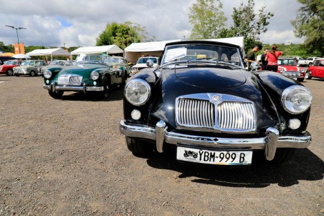 En las instalaciones de la Universidad Anáhuac Veracruz Campus Xalapa, se lleva a cabo la  la 13a. Exposición de Autos Antiguos, a beneficio de Cáritas de Xalapa, A.C.. Como invitado especial a inaugurar estuvo el alcalde Ricardo Ahued Bardahuil. 