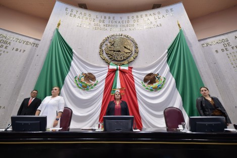 El Acuerdo de la Junta de Coordinación Política relativo al calendario de comparecencias de los secretarios de despacho o equivalentes del Poder Ejecutivo del estado y al formato de la comparecencia del Gobernador del Estado ante esta Soberanía, con motivo de la glosa del Quinto Informe de Gobierno, fue aprobado este día por el Pleno de la LXVI Legislatura.