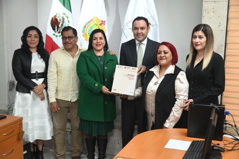 El titular de SEFIPLAN, José Luis Lima Franco, entregó el Proyecto de Ley de Ingresos y Presupuesto de Egresos 2024, a la Comisión de Presupuesto del Congreso del Estado, el cual tiene un monto total de 163 mil millones de pesos a ejercer.