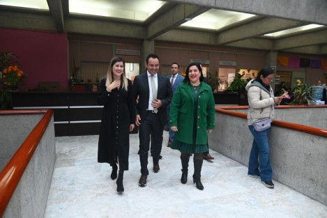El titular de SEFIPLAN, José Luis Lima Franco, entregó el Proyecto de Ley de Ingresos y Presupuesto de Egresos 2024, a la Comisión de Presupuesto del Congreso del Estado, el cual tiene un monto total de 163 mil millones de pesos a ejercer.