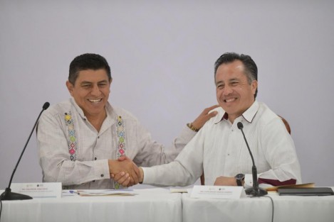El Gobernador de Veracruz, Cuitláhuac García, se reunió con  el Gobernador de Oaxaca, Salomón Jara para realizar la Mesa Interestatal para la Construcción de la Paz donde participaron SEDENA, MARINA, Fiscalía General de la República y Fiscalías estatales, donde revisaron los resultados  obtenidos gracias a la coordinación en materia de seguridad.