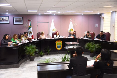 En la sala Venustiano Carranza del Palacio Legislativo, la presidenta de la Mesa Directiva de la LXVI Legislatura, diputada Adriana Esther Martínez Sánchez, presidió el inicio de los trabajos del Comité Evaluador que analizará los proyectos para la construcción del Memorial de las y los Héroes Veracruzanos de la Salud.