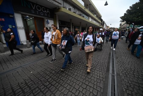 Segundo día de protestas en Xalapa por parte de colectivos de personas desaparecidas, que mantienen cerrado todo el centro de Xalapa.
