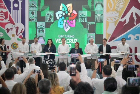 Con una muestra artística y cultural de la ciudad de Tlacotalpan, declarada Patrimonio Cultural de la Humanidad, así como el acceso al Pabellón de Negocios, las áreas gastronómica, artesanal y comercial desde las 09:00, arrancó la segunda edición de la Expo Turismo Veracruz Pasión por el Turismo.