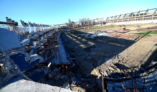 Esta tarde de martes, el gobernador Cuitláhuac García Jiménez realizó un recorrido de supervisión para constatar el avance en la rehabilitación del estadio Luis “Pirata” Fuente, el cual lleva poco más del 50% en su primera etapa.
