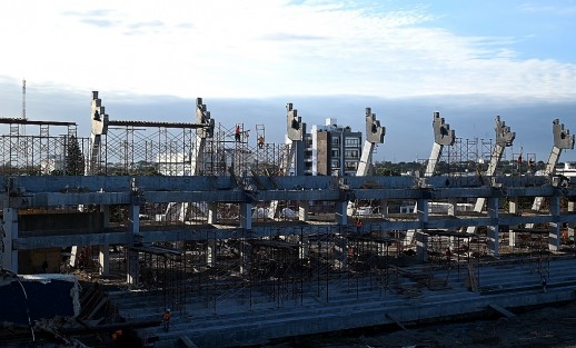Esta tarde de martes, el gobernador Cuitláhuac García Jiménez realizó un recorrido de supervisión para constatar el avance en la rehabilitación del estadio Luis “Pirata” Fuente, el cual lleva poco más del 50% en su primera etapa.