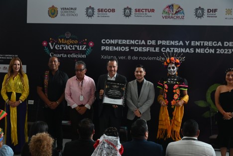 Queremos convertir a esta festividad del Día de Muertos como una de las mejores del país, este es el mejor desfile que hemos realizado y lo distinguió la asistencia de miles de familias, señaló el Ejecutivo estatal.