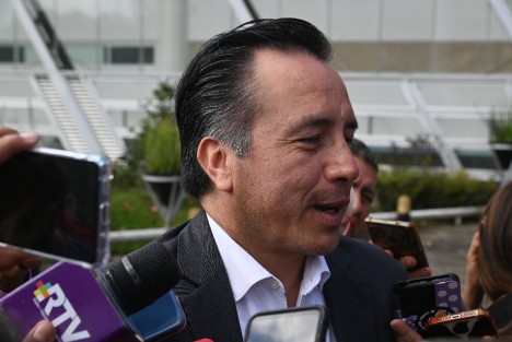 El gobernador Cuitláhuac García Jiménez, recalcó que el presupuesto para educación de 2024 en la entidad, contempla más de 2 mil 600 millones de pesos, de los cuales una parte importante se destina a la Universidad Veracruzana (UV).