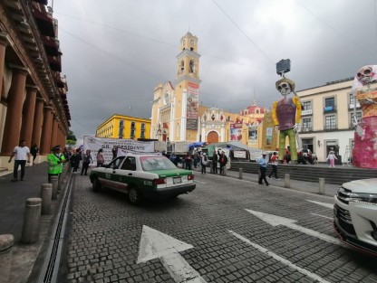 Integrantes de la AJUPIV, como cada jueves, cerraron el centro de Xalapa y culpan al gobernador por haber borrado 60 años de seguridad social. 