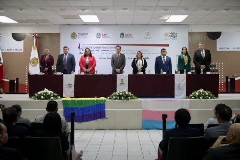 Al acto inaugural se sumaron las presidentas del Tribunal Superior de Justicia y la LXVI Legislatura, magistrada Lisbeth Aurelia Jiménez Aguirre y diputada Adriana Esther Martínez Sánchez, la fiscal general del Estado, Verónica Hernández Giadáns; autoridades y colaboradores del Gobierno, servidores públicos municipales, asociaciones, colectivos e instituciones educativas.