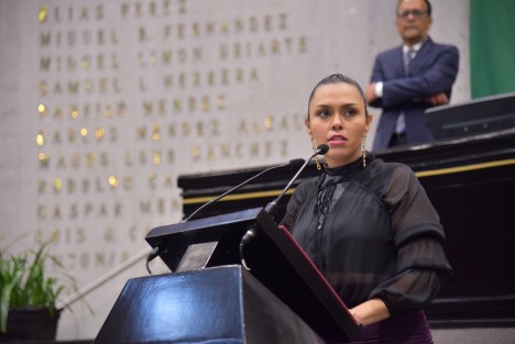 La diputada Ruth Callejas Roldán presentó al Pleno del Congreso un Anteproyecto con Punto de Acuerdo por el cual prevé un exhorto al Consejo General del Organismo Público Local Electoral (OPLE) de Veracruz a fin que, en el ejercicio de su función, imperen los principios de certeza, imparcialidad, independencia, legalidad, máxima publicidad, objetividad y perspectiva de género.