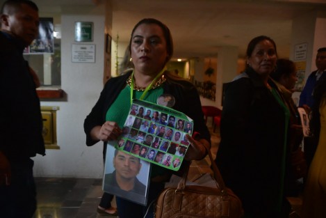 Colectivos de búsqueda de personas dialogan con el Gobernafor Cuitláhuac  García. 
