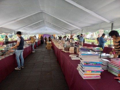 En el parque Juárez se lleva a cabo la XVII Feria Xalapeña del Libro, del 10 al 19 de noviembre 2023. 