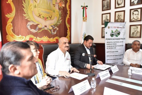  El Ayuntamiento brinda todo el apoyo a iniciativas que fomentan la conciencia ambiental y la conservación del entorno, afirmó el presidente municipal Ricardo Ahued Bardahuil durante la presentación del Ambientón, festival ecológico, que se desarrollará del 16 al 18 de noviembre en esta ciudad.

