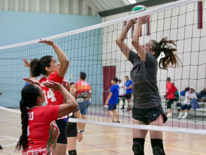  Con 400 deportistas participantes en las categorías de 50, 60, 70 y más años, Varonil y Femenil, se desarrolló el Cuarto Circuito Estatal de Clubes de Cachibol Xalapa 2023 en las instalaciones del gimnasio Fovissste, la Quinta de las Rosas y el Complejo Omega.