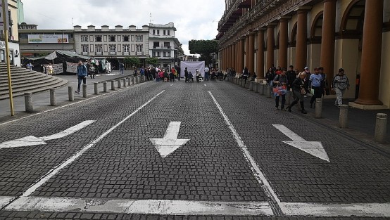 Y mientras los jubilados y sus beneficiarios protestan, la afectación al tráfico en Xalapa, solo se incrementa para quienes no son los que se la deben. 
