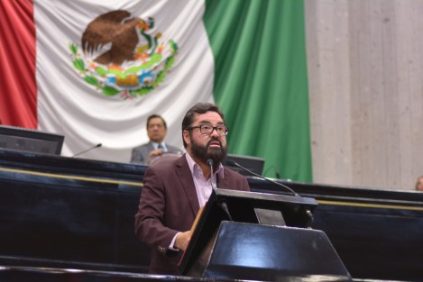 Mediante un Anteproyecto de Punto de Acuerdo, el diputado Sergio Lenin Guzmán Ricárdez propuso un exhorto a los gobiernos federal, estatal y municipal para que realicen acciones urgentes para el dragado del río Agua Dulce, basadas en estudios de factibilidad en los que se determinen las especificaciones requeridas para evitar inundaciones como las registradas recientemente en el municipio del mismo nombre.