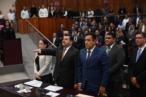 Resultados visibles, objetivos alcanzados y metas superadas, la colaboración estrecha con la ciudadanía y la certidumbre proporcionada a miles de personas fue lo informado en la Glosa del Quinto Informe por el encargado de despacho de la Secretaría de Gobierno (SEGOB), Carlos Alberto Juárez Gil, ante la LXVI Legislatura del Estado.