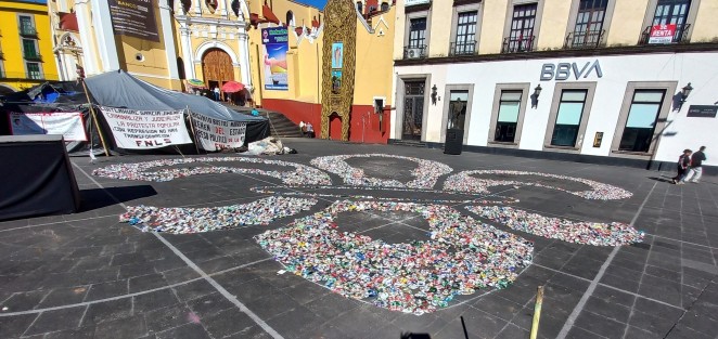 Tal es el caso de la flor de lis que los scouts suelen formar con latas de aluminio, acción que realizaron el sábado y se mantenía hasta la mañana del domingo. 
