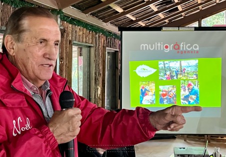 Pedro Ernesto Del Castillo, director del corporativo Bosque del Ciclo Verde, invita a las familias a que vivan la máxima experiencia de la navidad, única en México, al escoger y cortar, el árbol navideño que alegrará los hogares en esta temporada. 