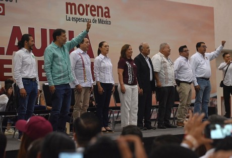 La precandidata única de Morena a la Presidencia, Claudia Sheinbaum, acompañada de Rocío Nahle, coordinadora de Comités de la Defensa de la 4T en Veracruz, arrancó gira de precampaña en Boca del Río, en el World Trade Center.