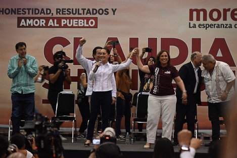  Estuvieron presentes dirigentes nacionales del Partido del Trabajo, como Alberto Anaya y Gerardo Fernández Noroña, así como el virtual candidato al Senado, Manuel Huerta. De igual manera, representantes del Partido Verde.