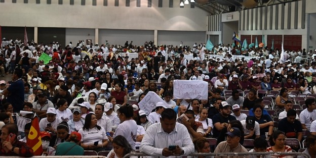  Estuvieron presentes dirigentes nacionales del Partido del Trabajo, como Alberto Anaya y Gerardo Fernández Noroña, así como el virtual candidato al Senado, Manuel Huerta. De igual manera, representantes del Partido Verde.