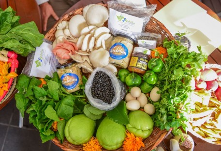 En apoyo a los pequeños productores agrícolas, el Gobierno del Estado y el Ayuntamiento de Xalapa invitan a la ciudadanía a asistir al Mercado de Consumo Solidario, que se desarrollará este sábado 25 de noviembre en el Paseo de los Lagos de 10:00 a 16:00 horas.