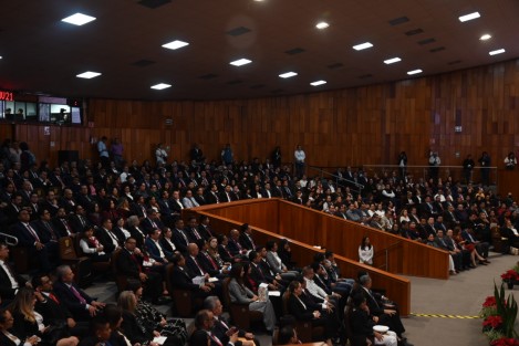 Con la presencia de sólo algunos legisladores, pero con mucho de su personal, Cuauhtémoc Zúñiga Bonilla, titular de la Secretaría de Seguridad Pública, compareció ante el Congreso, para la Glosa del V Informe de Gobierno.