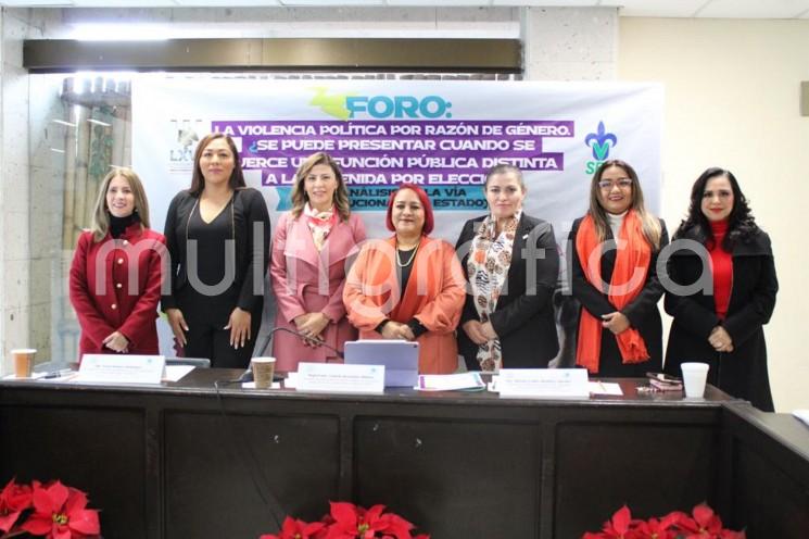 Inaugura la diputada Adriana Esther Martínez Sánchez el foro La Violencia Política por Razón de Género. en el Congreso del Estado. 