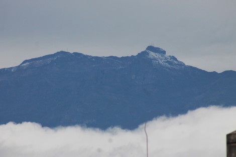 La Secretaría de Protección Civil en coordinación con la Comisión Nacional de Áreas Naturales Protegidas (CONANP), la Secretaría de Medio Ambiente (SEDEMA), la Secretaría de Seguridad Pública (SSP), Fuerza Civil, la Secretaría de Turismo (SECTUR) y el Ayuntamiento de Perote mantienen el monitoreo en la zona, estimando que el aguanieve se derrita en las próximas horas. Las condiciones meteorológicas son adversas para el ingreso de personas y vehículos,