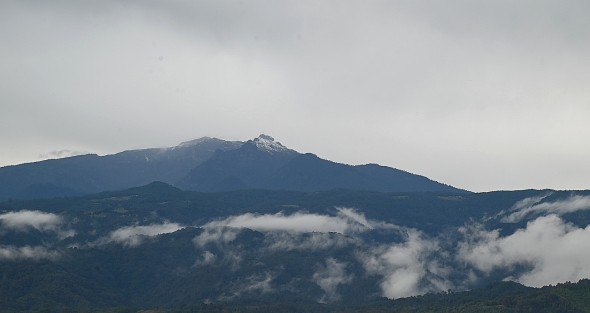 Las bajas temperaturas por paso del Frente Frío 11 por el Estado dejaron nevadas que devolvieron su belleza al Pico de Orizaba y el Cofre de Perote. PC recomendó cuidarse ante el ambiente frío que persistirá este jueves.