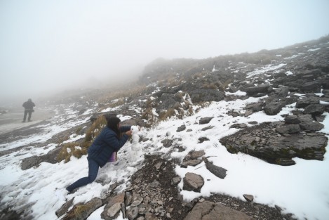 Las bajas temperaturas por paso del Frente Frío 11 por el Estado dejaron nevadas que devolvieron su belleza al Pico de Orizaba y el Cofre de Perote. PC recomendó cuidarse ante el ambiente frío que persistirá este jueves.