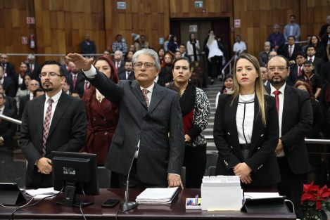 El titular de la Secretaría de Desarrollo Social (SEDESOL), Guillermo Fernández Sánchez, se presentó ante el Congreso del Estado, como parte de la Glosa del Quinto Informe de Gobierno.  