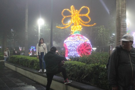 Xalapeños ya disfrutan de la iluminación navideña en el parque Juárez. En la Plaza Lerdo ¿qué pasará? 