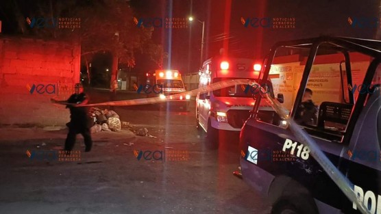 La Fiscalía General del Estado, informa que se inició carpeta de investigación por los hechos suscitados en la Calle Sacrificio, esquina calle Reloj, de la colonia Playa Linda de la ciudad de Veracruz, en la que perdieron la vida por proyectil de arma de fuego, tres hombres y una mujer.