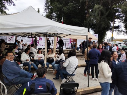 Miembros de las organizaciones sindicales SIRMA, GNTE, SATEBAEV y ASTEV, tomaron este lunes las oficinas centrales de la SEV,  inconformes por la falta de pago de los seguros institucionales, asignaciones de plazas, entre otros.
