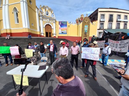 Cafeticultores se manifiestan nuevamente en la Plaza Lerdo por los bajos precios que paga el mercado por su producto. Cabe recordar que se trata de un problema de comercialización, tal y como sucede con otros agroproductos.