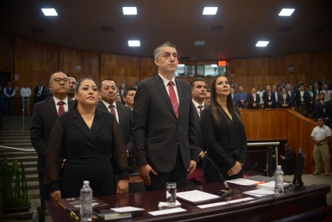  Veracruz consolida las pautas trazadas por la Cuarta Transformación, contribuyendo a un estado más justo en el que todas y todos tienen las mismas oportunidades de aprender, refirió el encargado de despacho de la Secretaría de Educación (SEV), Víctor Emmanuel Vargas Barrientos, al comparecer ante la LXVI Legislatura.