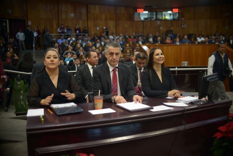 Durante la Glosa del Quinto Informe de Gobierno, manifestó que la institución ha cumplido los compromisos financieros por aumento salarial del magisterio; como ejemplo, el 8 por ciento adicional de este año implicó un presupuesto de mil 030 millones de pesos para personal federalizado y estatal.