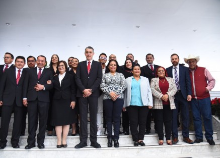 Con un amplio reconocimiento a la dedicación de estudiantes y deportistas, el compromiso de docentes, la responsabilidad de padres y madres y el respaldo de las autoridades, el encargado de despacho de la Secretaría de Educación de Veracruz (SEV), Víctor Emmanuel Vargas Barrientos, presentó los resultados registrados en la entidad durante 2023. 