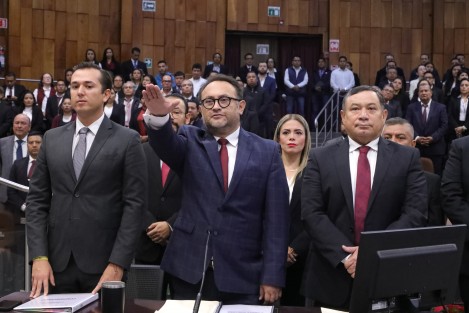 La Cuarta Transformación cumple con la construcción, rehabilitación y mantenimiento de carreteras e instalaciones públicas, contribuyendo al progreso económico, la conectividad y la calidad de vida de la población mediante 11 mil 594 millones de pesos en 913 acciones, informó el secretario de Infraestructura y Obras Públicas, Elio Hernández Gutiérrez.