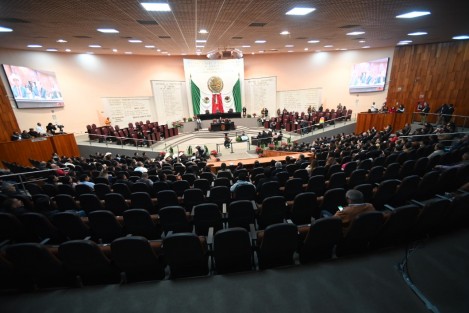 Con la ausencia de diputados de MC, PRI y PVEM, el titular de SEDARPA, Evaristo Ovando Ramírez comparece ante el Congreso local. Incluso se hizo un receso antes de la sesión de preguntas por el escaso número de legisladores presentes. 