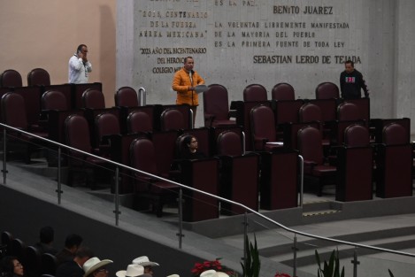 Con la ausencia de diputados de MC, PRI y PVEM, el titular de SEDARPA, Evaristo Ovando Ramírez comparece ante el Congreso local. Incluso se hizo un receso antes de la sesión de preguntas por el escaso número de legisladores presentes. 
